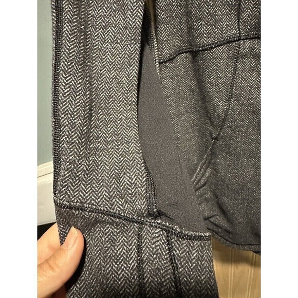 Lululemon Base Runner 1/2 Zip Heathered Herringbone Heathered Black Black Size 6 - Picture 8 of 8